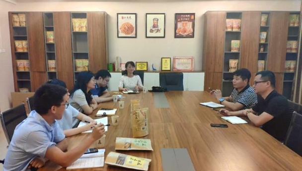 華農(nóng)教授團(tuán)隊(duì)調(diào)研臥龍神廚品牌建設(shè)情況